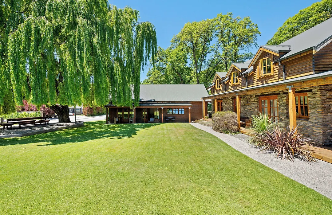 Wanaka Homestead Lodge & Cottages-1
