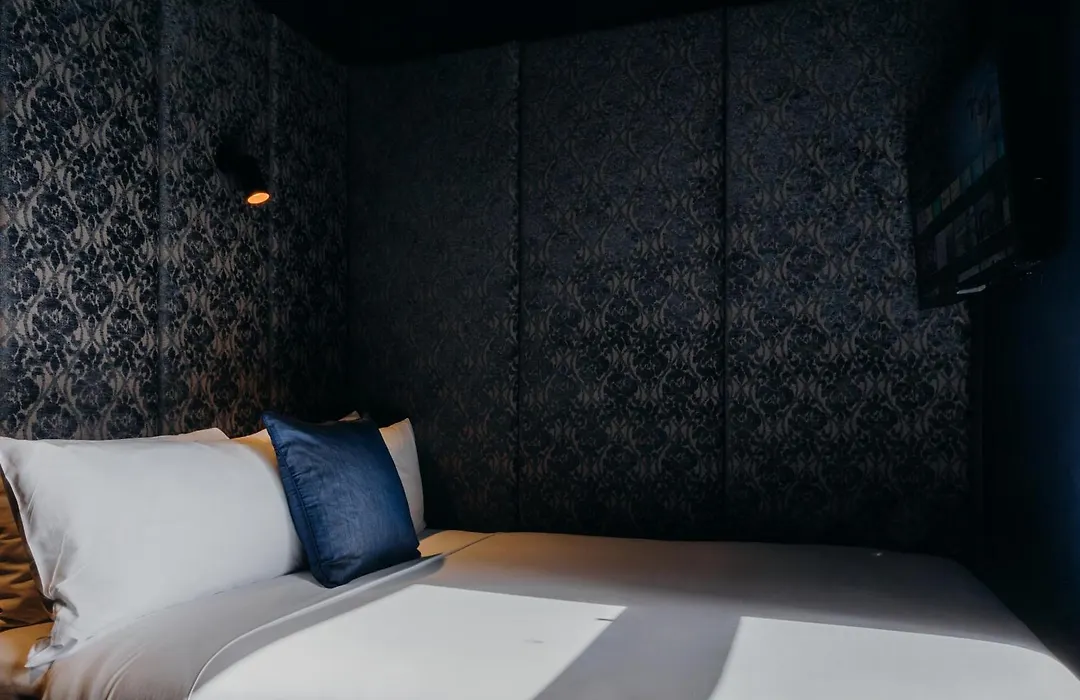 Abstract Hotel-1