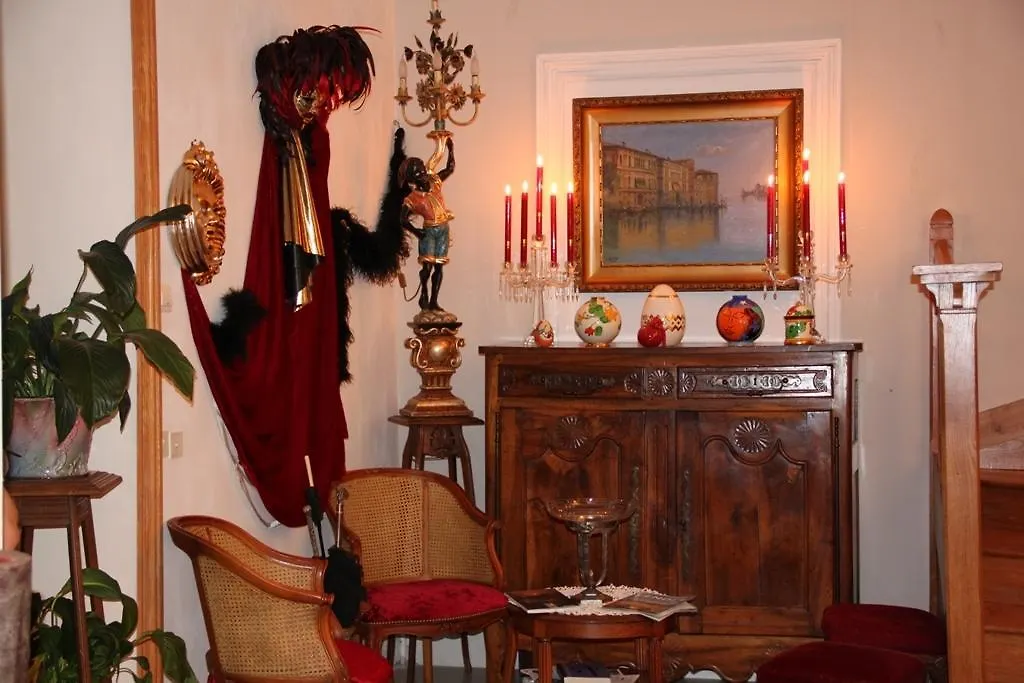 Le Petit Château-1