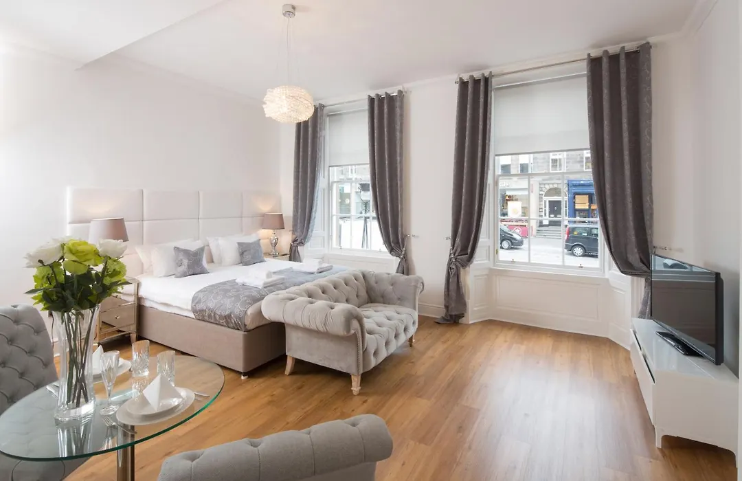 Edinburgh Castle Apartments-1