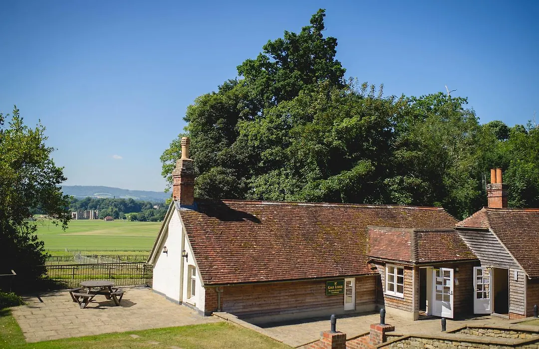 Cowdray Lodge B&B Rooms-1