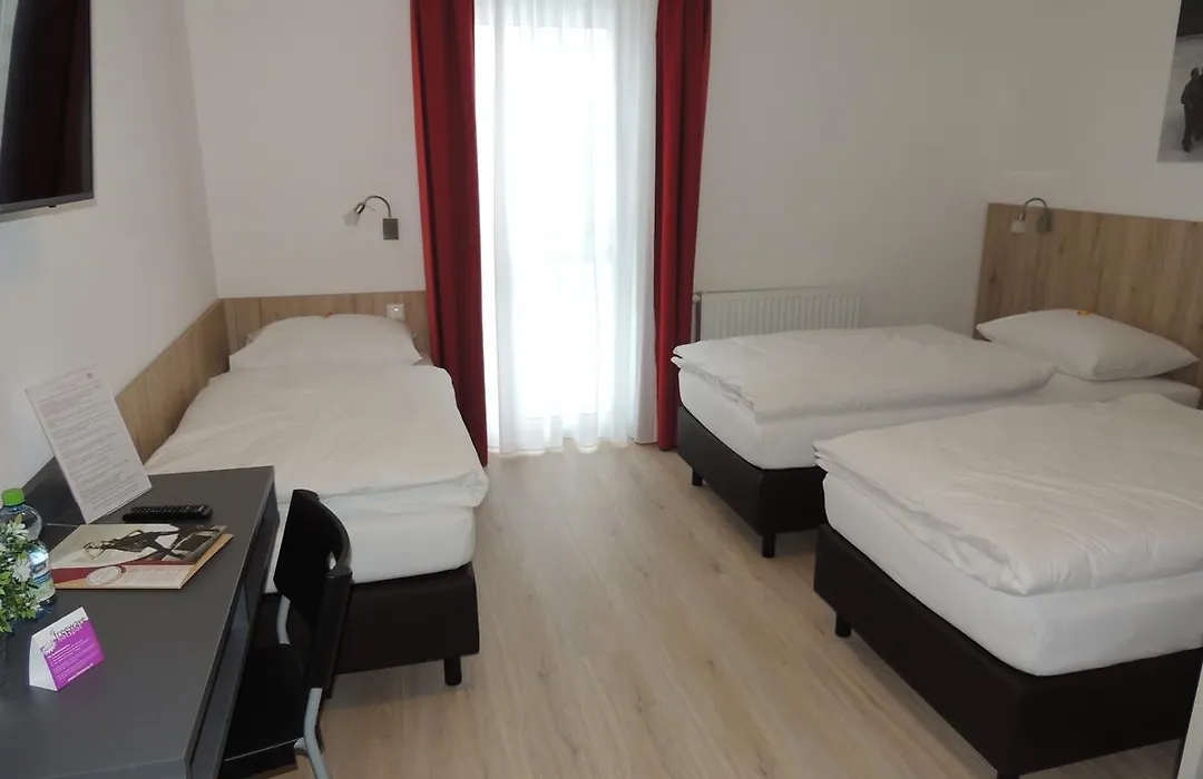 AVIA Motel Bisamberg-1