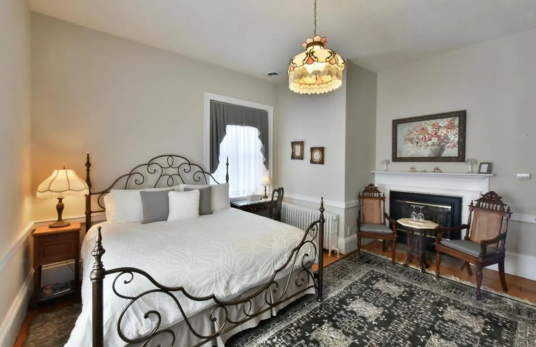 Brockamour Manor Bed And Breakfast-1