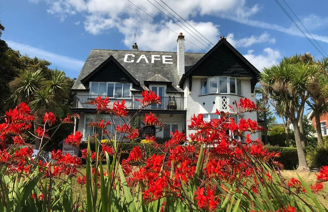 Cairn Bay Lodge-1