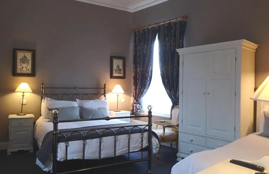 O'Neills Victorian Pub & Townhouse-1
