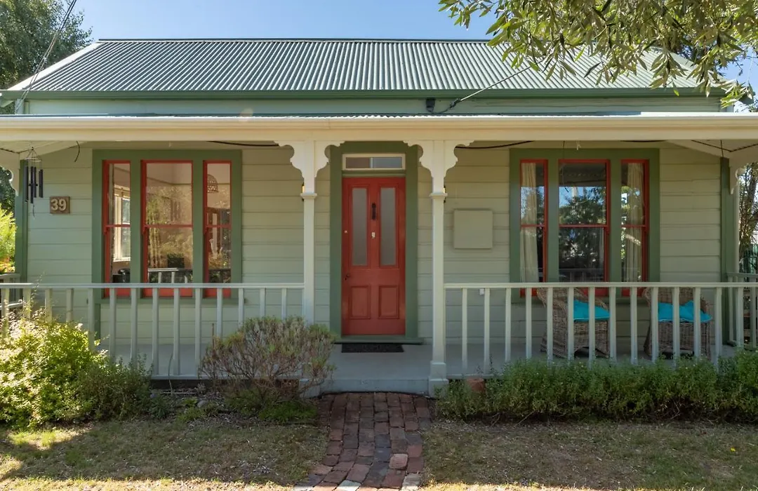 Shy Cottage And Studio-1