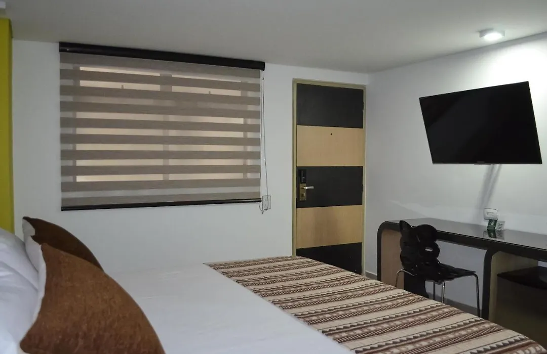 Hotel Parque 70-1