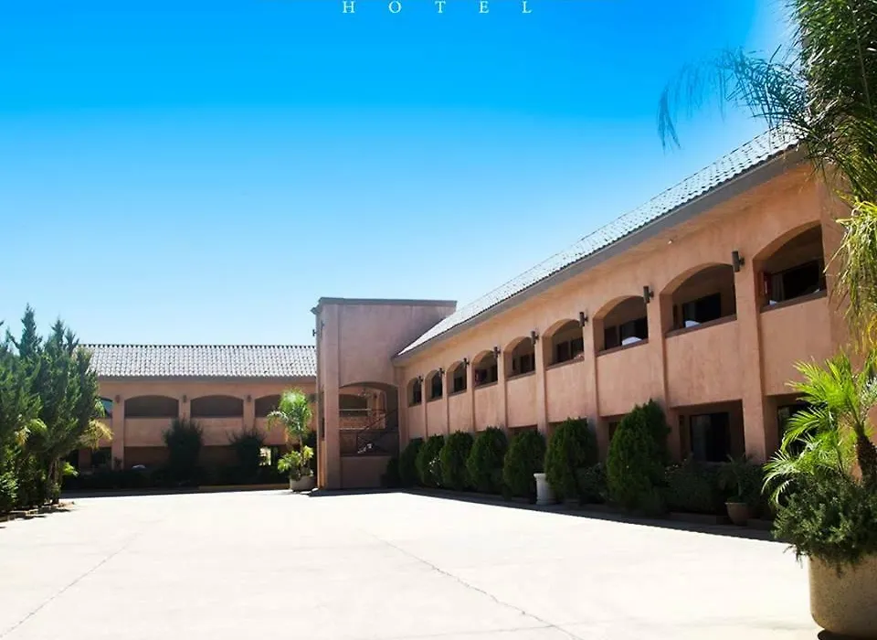 Estancia Inn-1