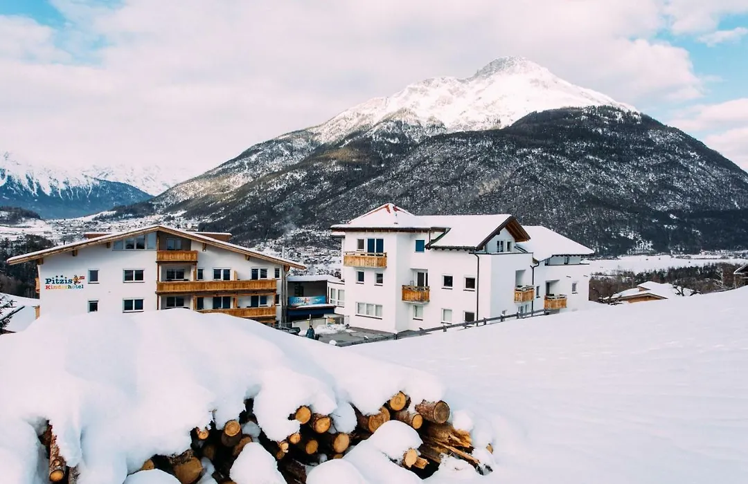 Pitzis Kinderhotel - Family Only-1