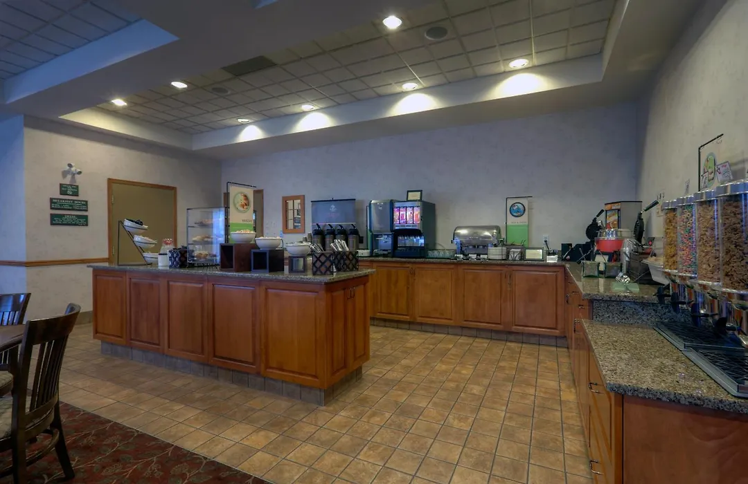 Country Inn & Suites By Radisson, Calgary-Northeast-1