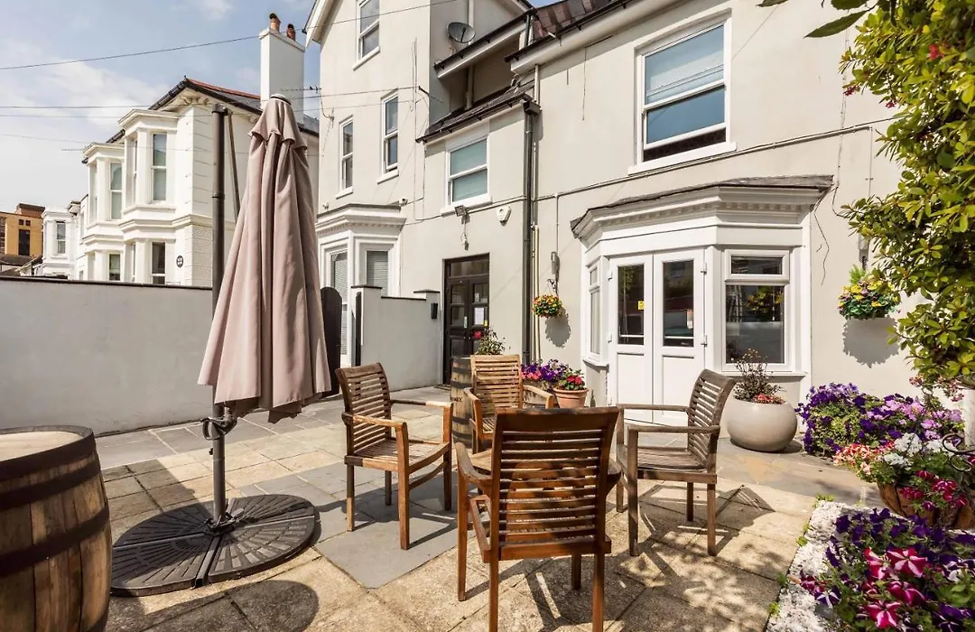 Ashbys Accommodation & Spa Hire-1