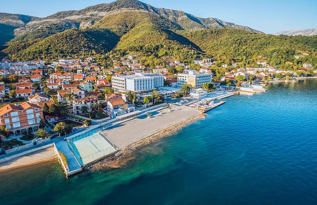 Carine Hotel Delfin-1