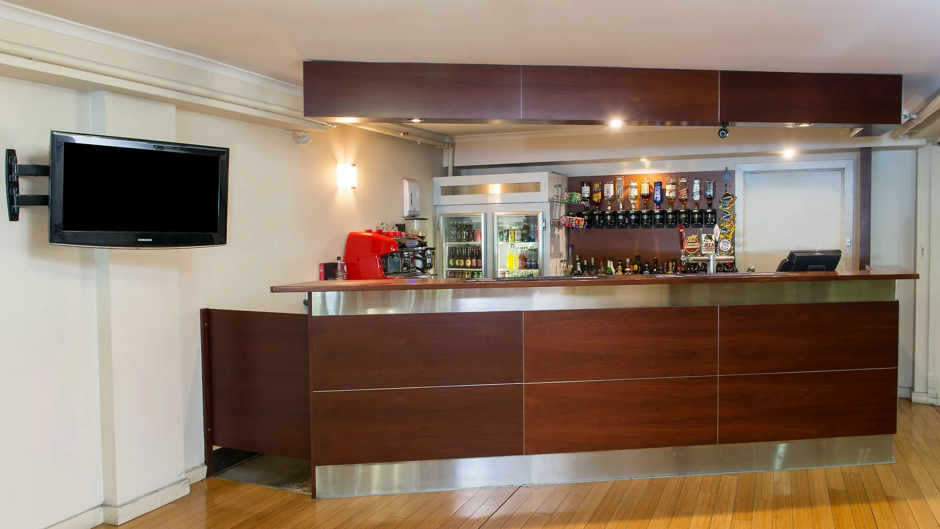 Adelaide Royal Coach Hotel