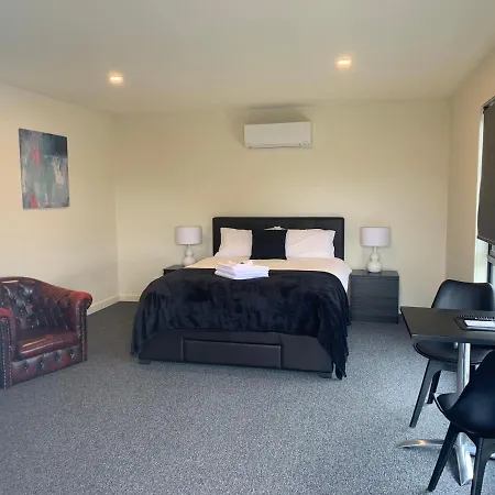 Queens Arms Hotel-2