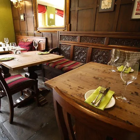 The Angel In Wootton Bassett-2