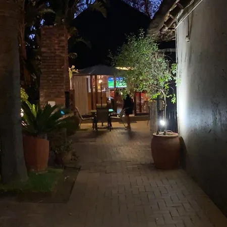 Safari Club Guest Lodge Or Tambo International Airport-3
