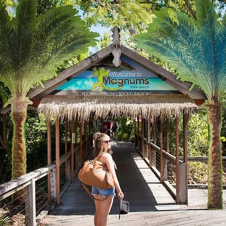 Airlie Beach Magnums - Adults Only-3