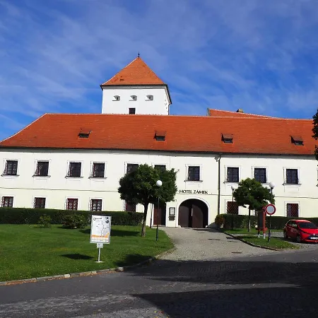Hotel Chateau Zamek Cejkovice-2