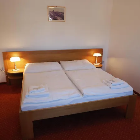 Hotel Chateau Zamek Cejkovice-3