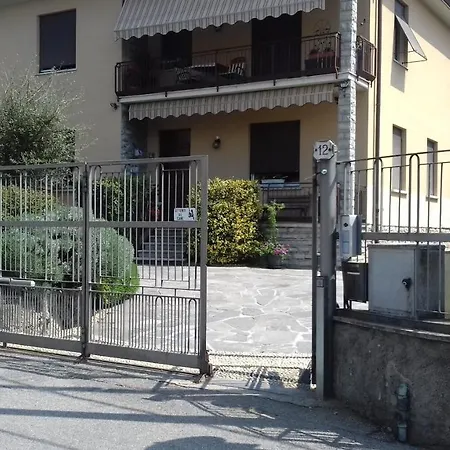 B&B Lori-3