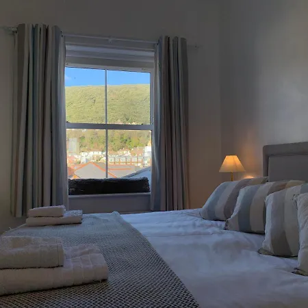 Ventnor Bay House-3