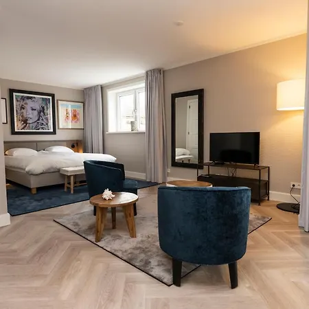 Hampton Home B&B Suites-3