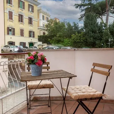 Comfy Vatican Suite-2
