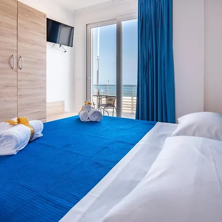 White Apartments & Spa-3