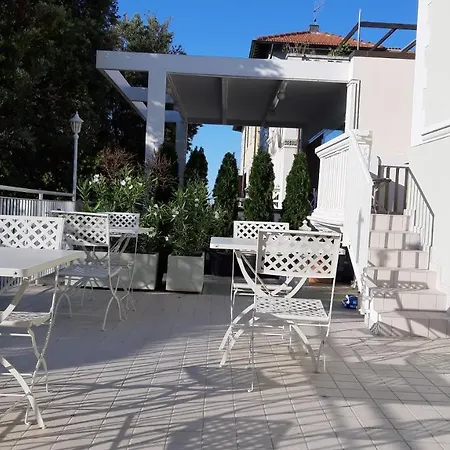 B&B Suite 44-2