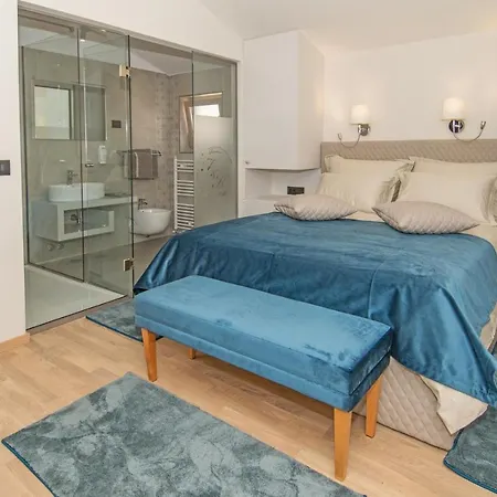 Fra&Kat Rooms-2