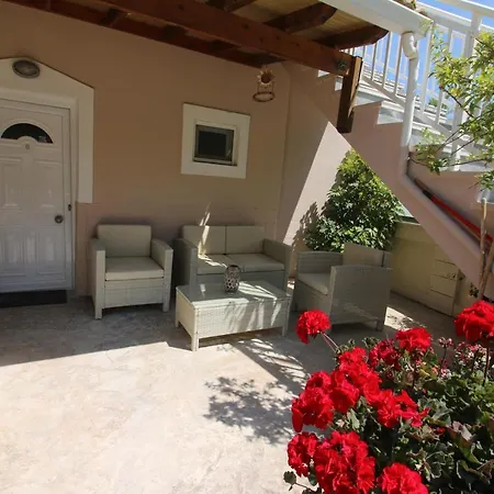 Santa Barbara Lakis Apartments-3