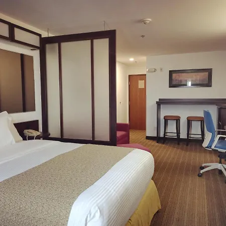 Microtel Inn And Suites By Wyndham Toluca-3