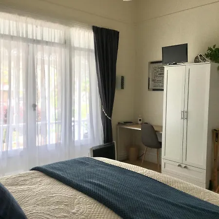 Chelsea House Bed & Breakfast-3