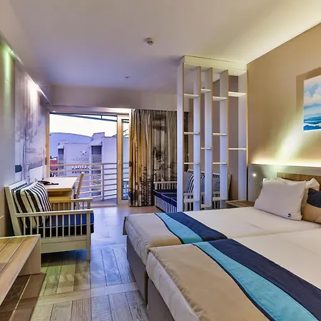 Carine Hotel Delfin-3