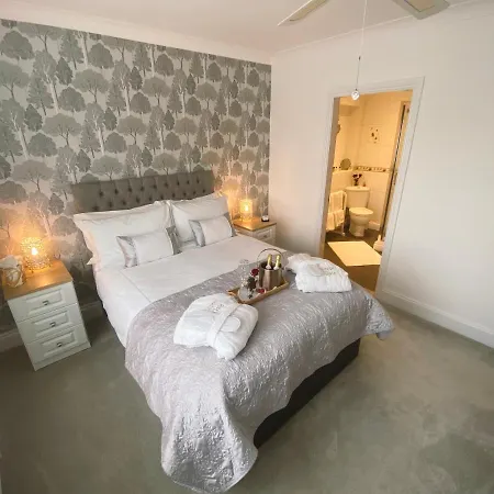 Keppel Gate B&B - Silver Birch Ensuite Room-3
