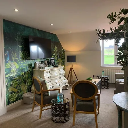 No33 Thornham Boutique Suites-3