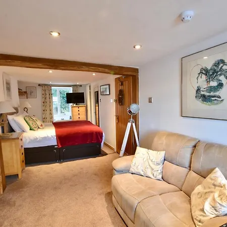 Sampford Harbour Side Guest House-3