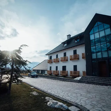Hotel Kulla e Bajraktarit-3