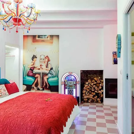 La Suite Años 50 La casa Barbie, bañera y chimenea de leña-2