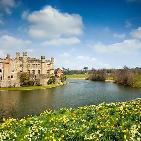 Leeds Castle Maiden'S Tower-2