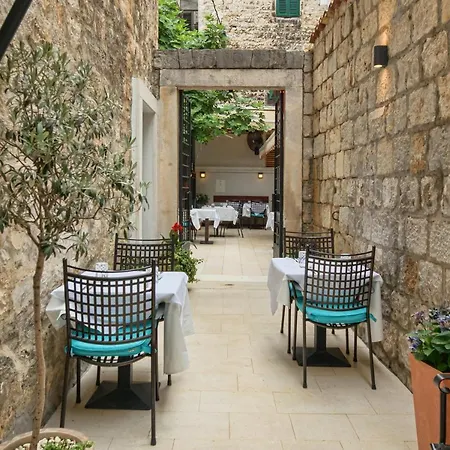 Makarun Heritage Rooms-3