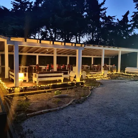 Is Benas Country Lodge-2