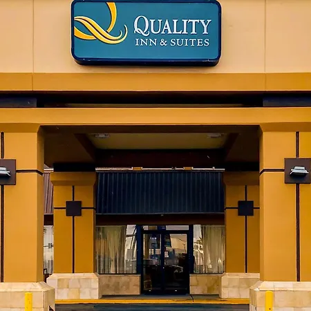 Quality Inn & Suites Airport-3