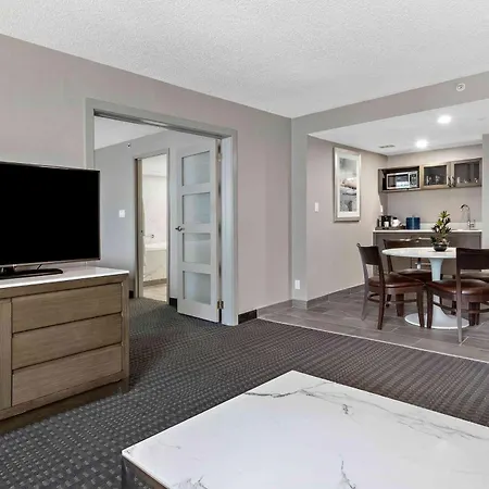 Best Western Premier Calgary Plaza Hotel & Conference Centre-2