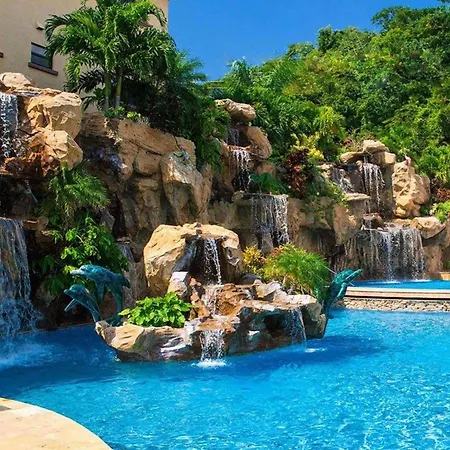 Clarion Suites Roatan At Pineapple Villas-3