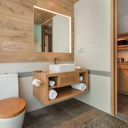 Fusion Suites Saigon-3