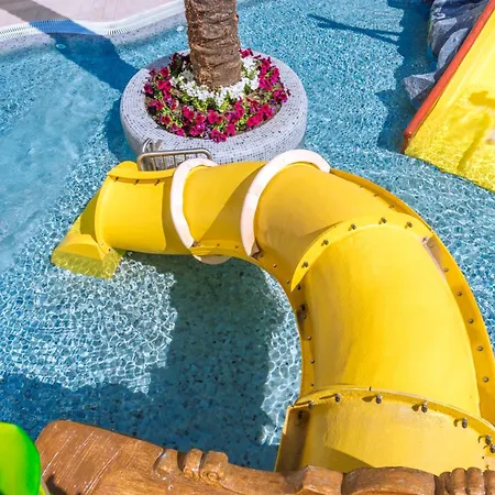 Hotel Oasis Park Splash-2