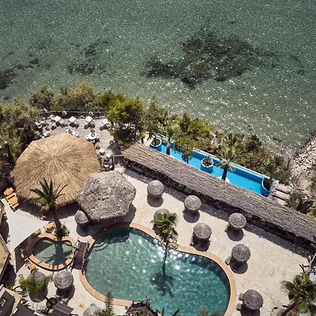 Gloria Maris Hotel Suites And Villas-2