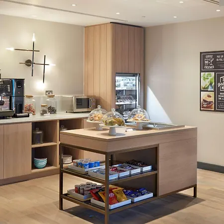 Hyatt Place London Heathrow Airport-2
