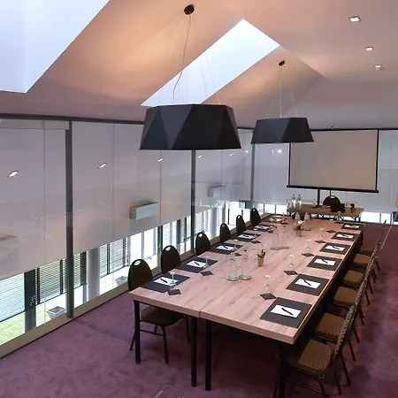Hotel Charleroi Airport - Van Der Valk-2